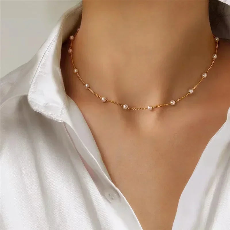 Nouveau collier perle pour femme 2025 – Style K-pop, couleur dorée, avec pendentif perlé, chaîne double couche type choker. Bijou de mode tendance gothique.