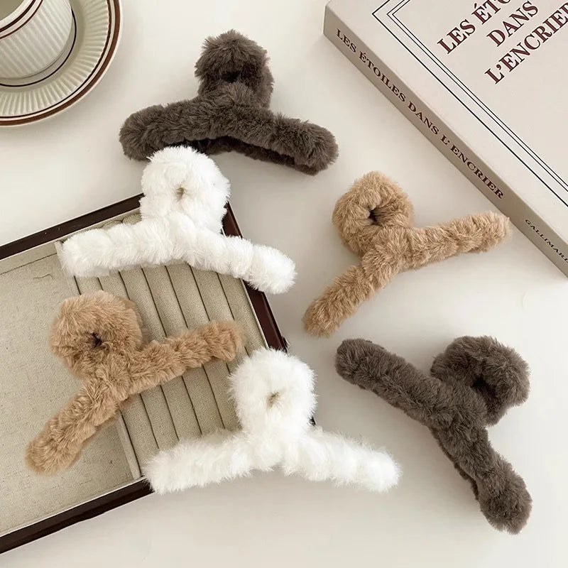Grande Pince à Cheveux Peluche 14 cm – Style Coréen Élégant – Accessoire Fille/Femme