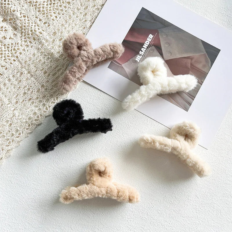 Grande Pince à Cheveux Peluche 14 cm – Style Coréen Élégant – Accessoire Fille/Femme