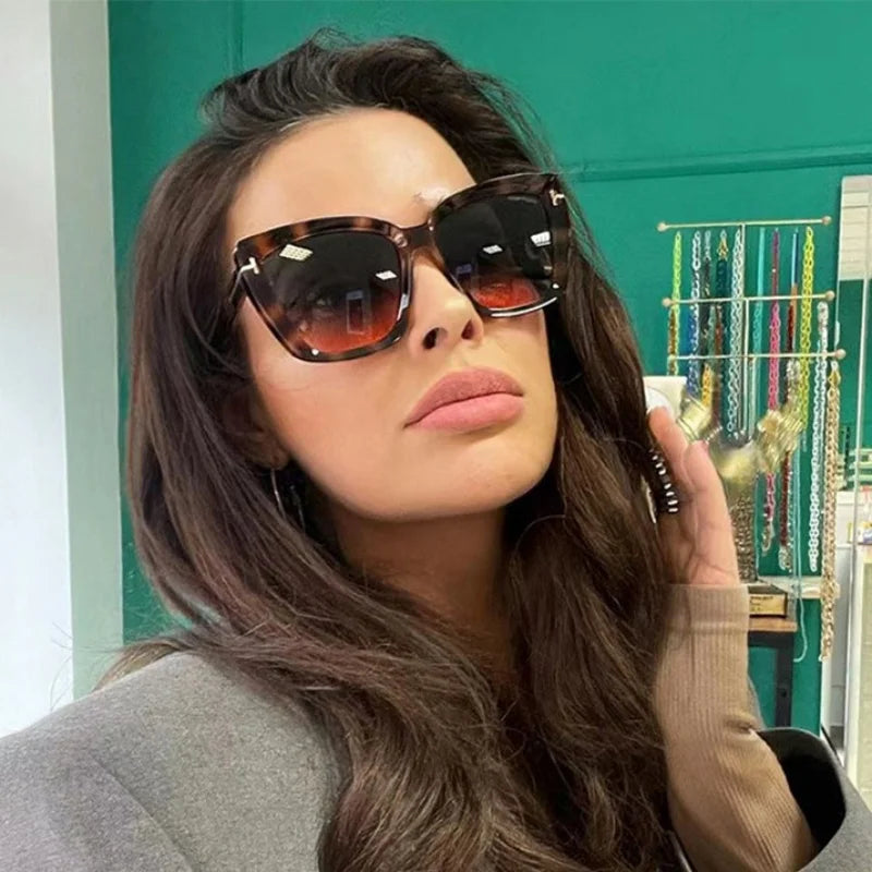 Lunettes de soleil œil-de-chat pour femme – Design de marque, style vintage 2024, haute qualité, monture large, tendance et élégante."
