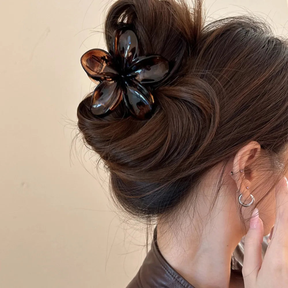 Grande pince à cheveux fleur effet sirène – 8 cm – Léger et tendance