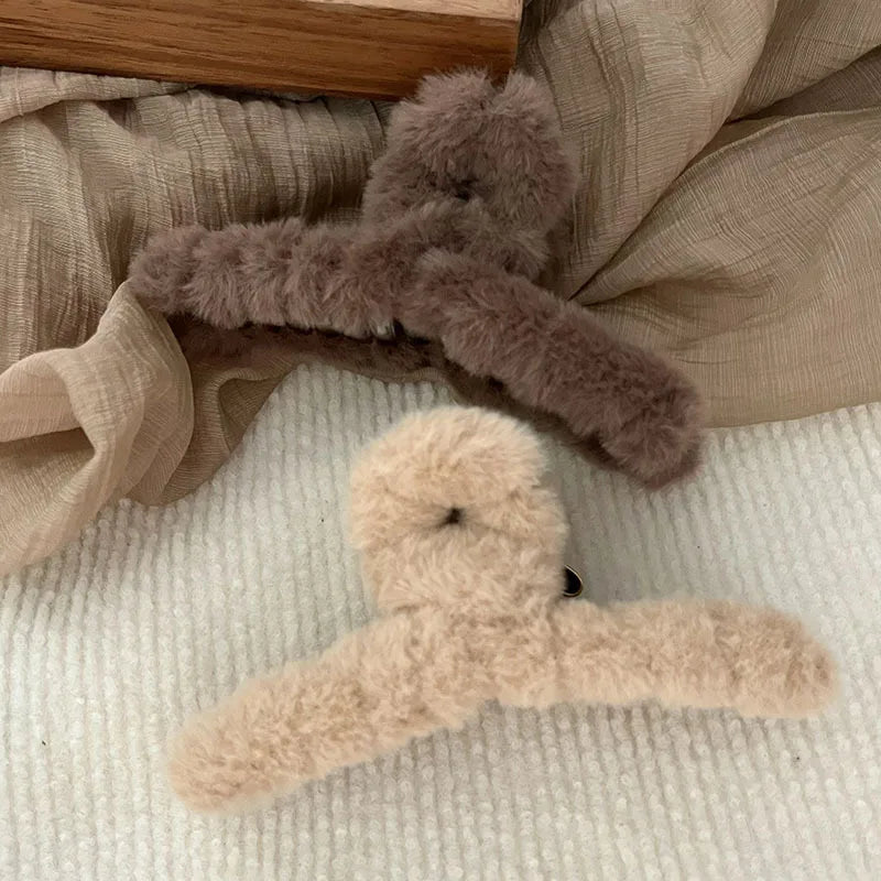 Grande Pince à Cheveux Peluche 14 cm – Style Coréen Élégant – Accessoire Fille/Femme