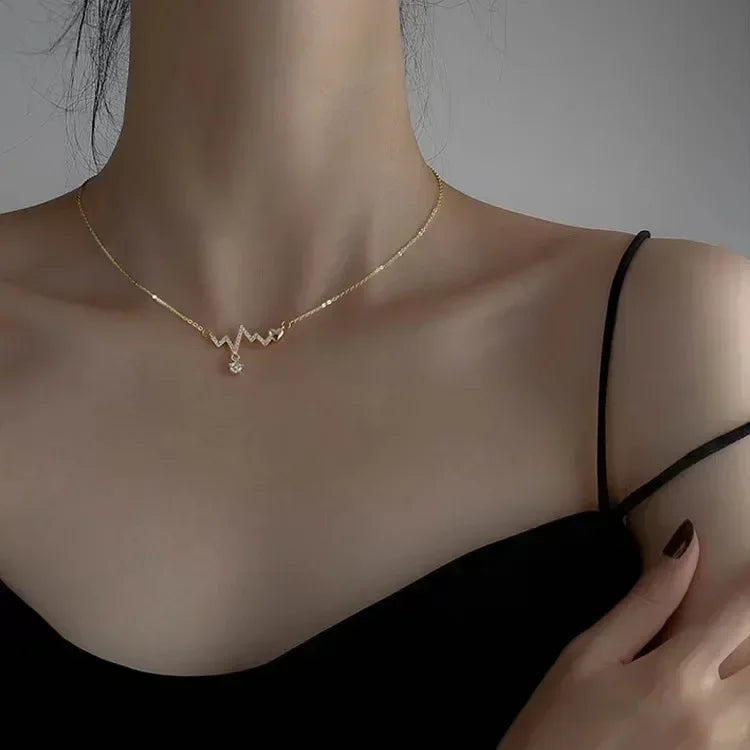 Nouveau collier perle pour femme 2025 – Style K-pop, couleur dorée, avec pendentif perlé, chaîne double couche type choker. Bijou de mode tendance gothique.