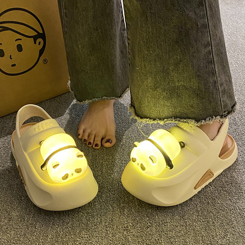 Pantoufles mignonnes 2025 avec lampe panda, sandales d'été femme, chaussures légères et amusantes
