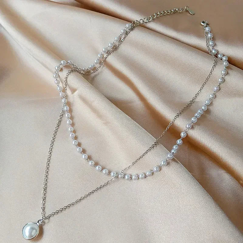 Nouveau collier perle pour femme 2025 – Style K-pop, couleur dorée, avec pendentif perlé, chaîne double couche type choker. Bijou de mode tendance gothique.