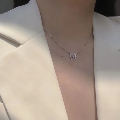 Nouveau collier perle pour femme 2025 – Style K-pop, couleur dorée, avec pendentif perlé, chaîne double couche type choker. Bijou de mode tendance gothique.