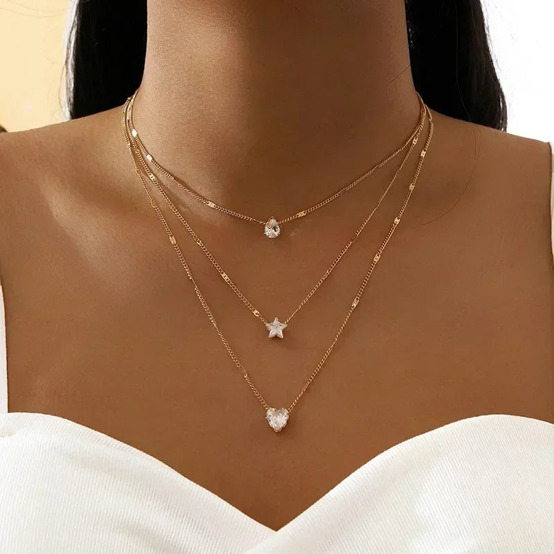 Nouveau collier perle pour femme 2025 – Style K-pop, couleur dorée, avec pendentif perlé, chaîne double couche type choker. Bijou de mode tendance gothique.