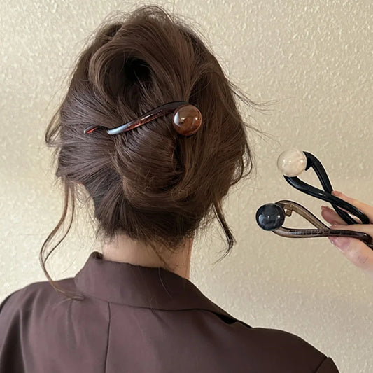 Barrette torsadée élégante avec perles imitation – Accessoire cheveux femme