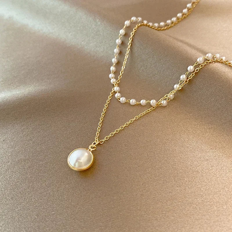 Nouveau collier perle pour femme 2025 – Style K-pop, couleur dorée, avec pendentif perlé, chaîne double couche type choker. Bijou de mode tendance gothique.