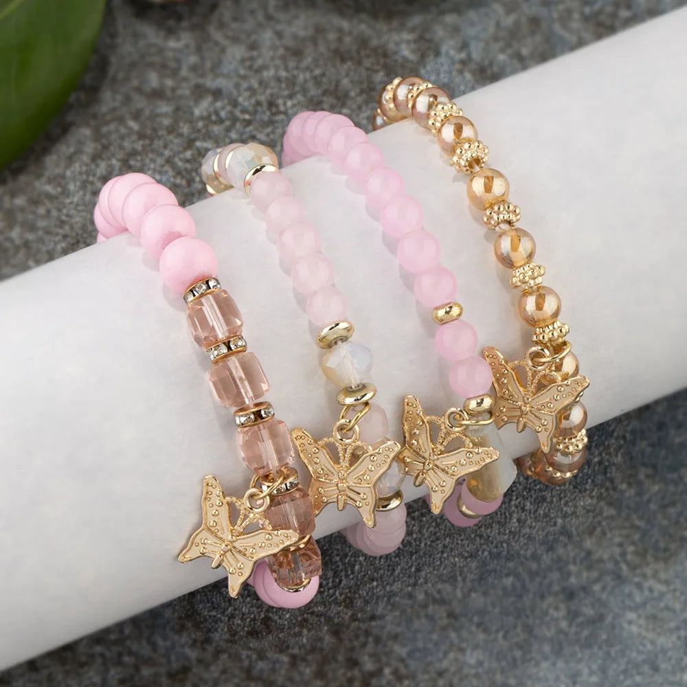 Lot de 4 bracelets tendance pour femme – Perles roses avec papillon, chaîne élastique, style bohème, parfait pour les fêtes et idées cadeaux